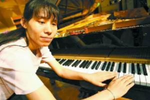 盲女張卓 盲女張卓