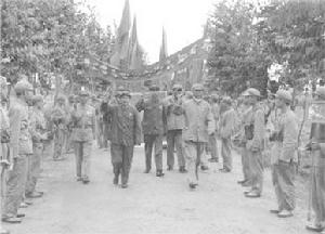 （圖）視察抗美援越功勳部隊