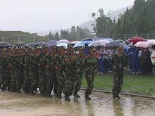 武警跑步進入極震區