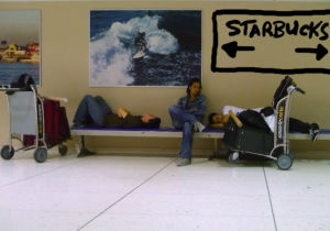 睡在機場