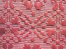 絲綢[用蠶絲或人造絲純織或交織而成的織品總稱]
