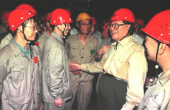 江澤民總書記在鞍山鋼鐵集團公司考察