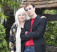 羅賓&middot;吉布與妻子德維納