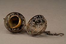 唐葡萄花鳥紋銀香囊剖面圖