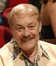 詹尼&middot;巴斯