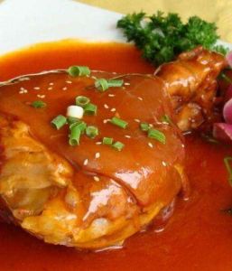 黃精煨肘 黃精煨肘