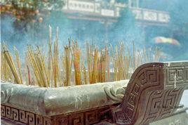 爐煙裊裊 爐煙裊裊