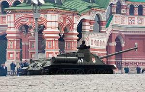 2010年5月6日，SU-100參加俄羅斯紅場閱兵彩排
