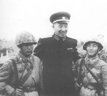 羅瑞卿和朝鮮人民軍戰士合影
