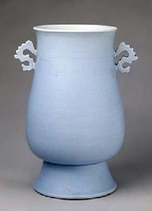 清天藍釉獸面紋螭耳尊