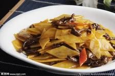 紅蘑炒土豆片 紅蘑炒土豆片