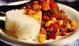 醬爆雞丁蓋澆飯 醬爆雞丁蓋澆飯