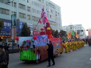 背孜街高裝故事