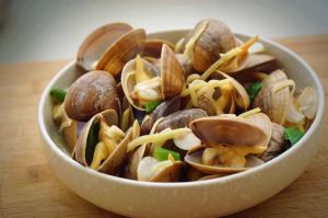 蛤蜊雞腿酥冬湯