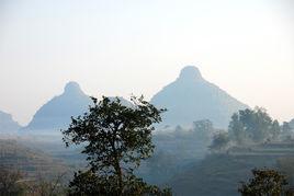 雙乳峰景區 雙乳峰景區