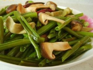 蘑菇炒通菜 蘑菇炒通菜
