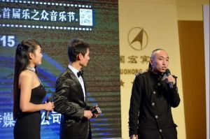 音樂製作人樂珖珺登台獻唱專輯主打歌曲《2014》為明年馬年提前送上新年祝福。