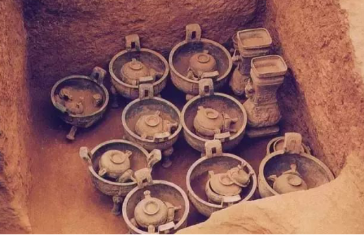 鄭國國都青銅禮器窖藏坑