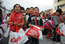 為青田萬阜鄉中心國小捐贈活動。