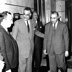 1958年阿弗拉克（左）