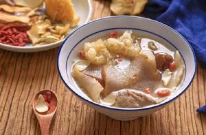 雪梨銀耳瘦肉湯 雪梨銀耳瘦肉湯