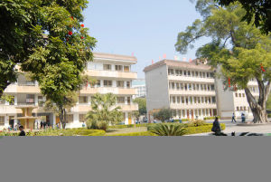 國中部教學樓麗群樓、暢群樓