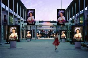 《一江春水向東流》中飾麗珍