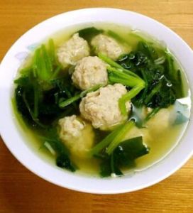 菠菜蛋花丸子湯 菠菜蛋花丸子湯