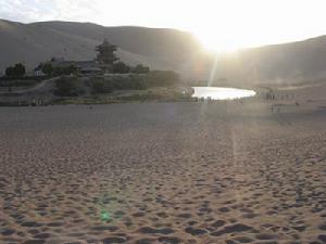 泉殤:“輸液”的月牙泉