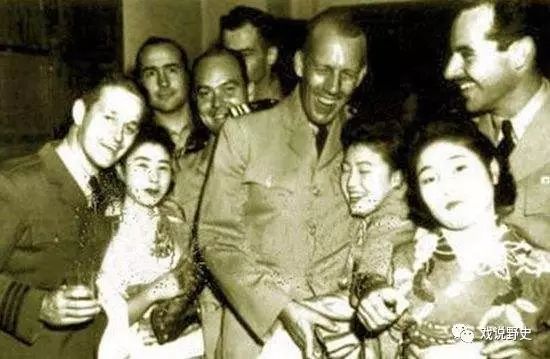 日本兵:我戰友的骨灰在盒子裡,他的妻子在美國大兵懷裡 日本兵:我戰友的骨灰在盒子裡,他的妻子在美國大兵懷裡