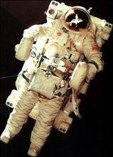 海鷹型艙外航天服