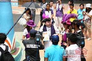 知名主持人劉剛、沈凌挑戰“加勒比海盜”