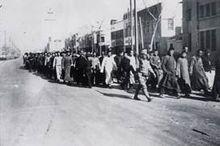 日軍在南京大街上搜捕難民