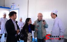 讓&middot;雅克在菲尼克司指導釀酒