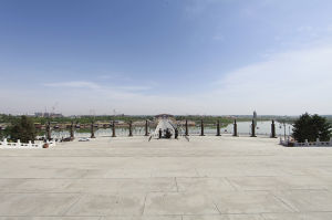 曲寶《十二生肖》圖騰柱