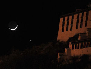 5月16日，“金星合月”景象出現在拉薩布達拉宮上空。