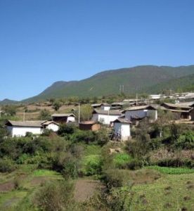 蠻石岩村 蠻石岩村