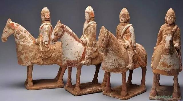 北朝騎兵俑 北朝騎兵俑