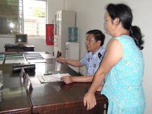 吳和平在調解糾紛