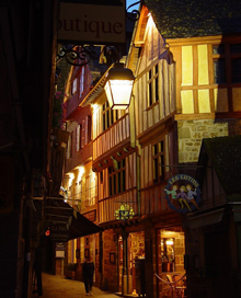 聖米歇爾山上的街道夜景