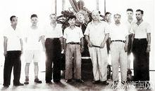 中蘇科研人員在試車台前合影