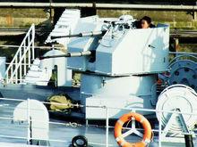 051驅逐艦早期裝備的25毫米雙管機關炮