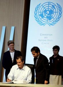 《聯合國反腐敗公約》簽署