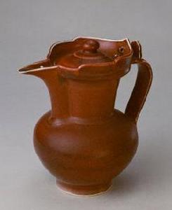 明宣德鮮紅釉僧帽壺 明宣德鮮紅釉僧帽壺