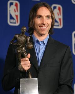 史蒂夫·納什榮獲常規賽MVP