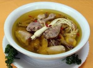 何首烏煨雞 何首烏煨雞