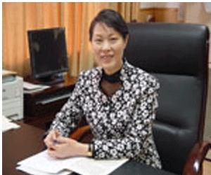 中學高級教師，國小特級教師。現任北京育民國小校長。