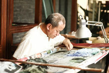 蜀繡大師彭世平工作中