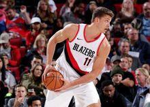 梅耶斯&middot;​倫納德在比賽中