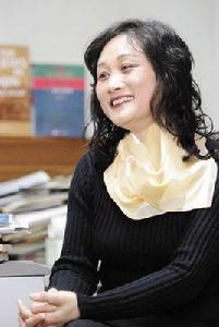 宋安娜[天津日報社文藝部主任、作家]